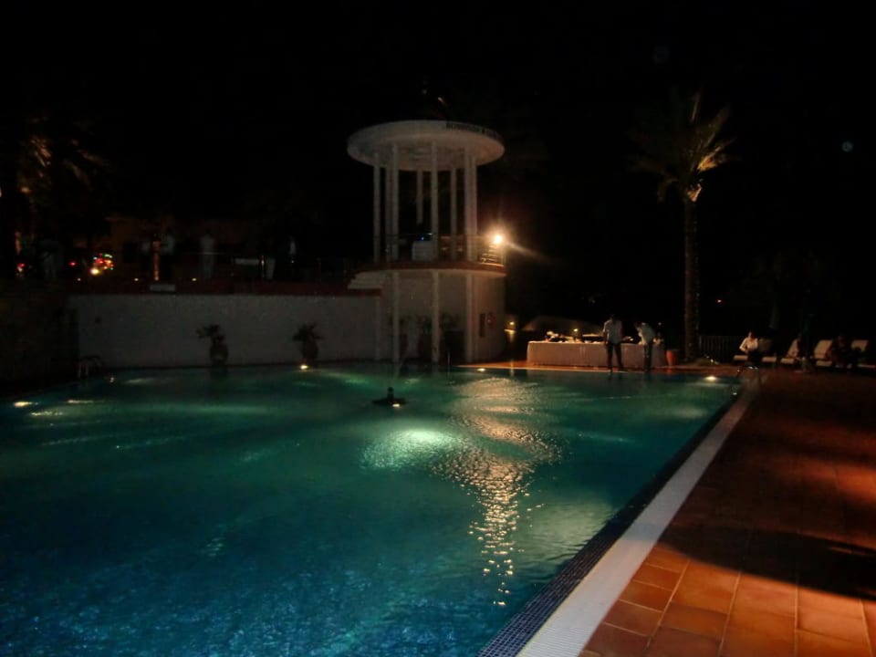 Mit großem Nachtischbuffet ROBINSON CALA SERENA