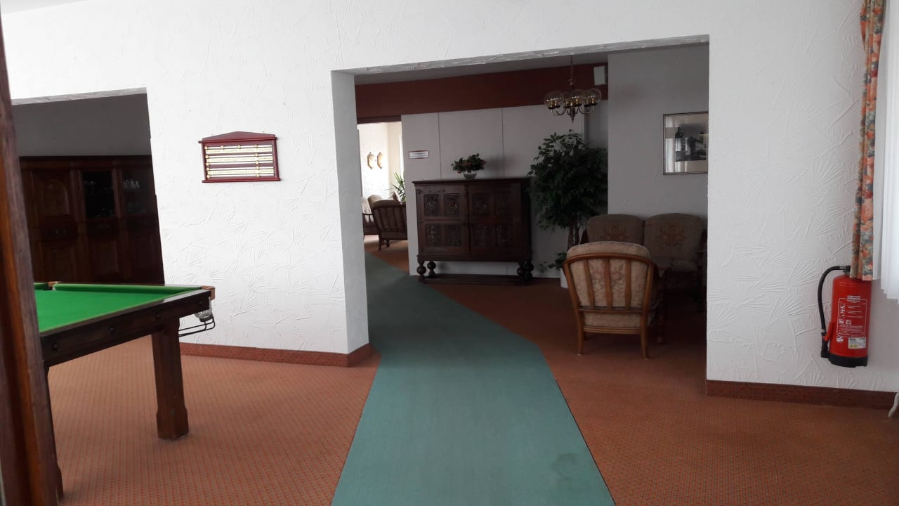 Noch ein Stück bis zum nächsten Gebäude Vitalhotel König am Park