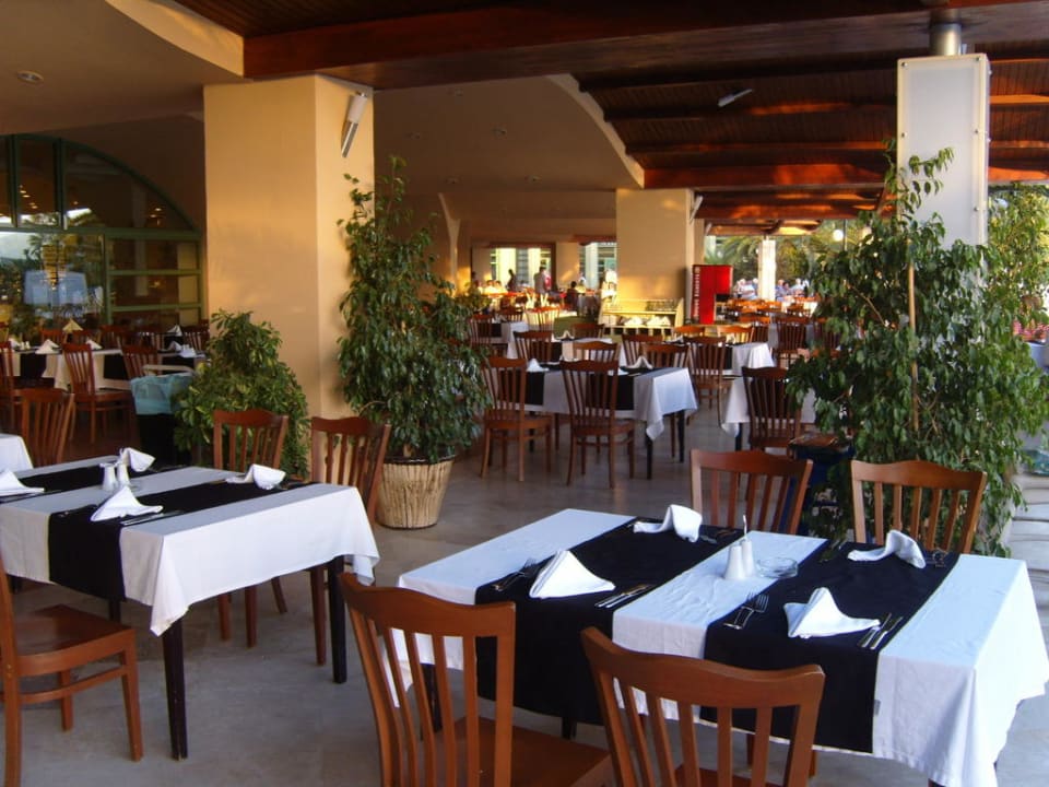 Terrasse beim Speisesaal VONRESORT Golden Coast