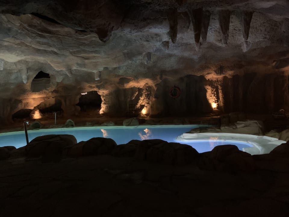 Pool Parrotel Beach Resort