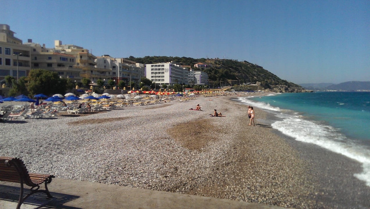 Blick vom Stand auf Hotel. Rhodos Horizon Resort