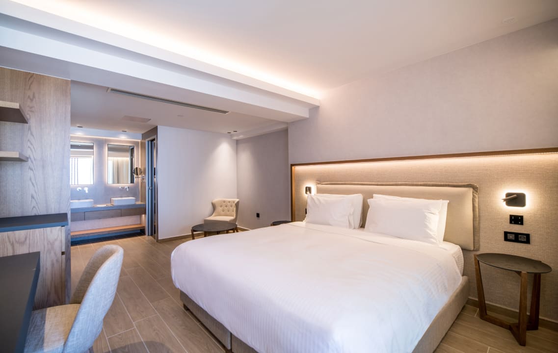 Zimmer AKASHA Beach Hotel & Spa