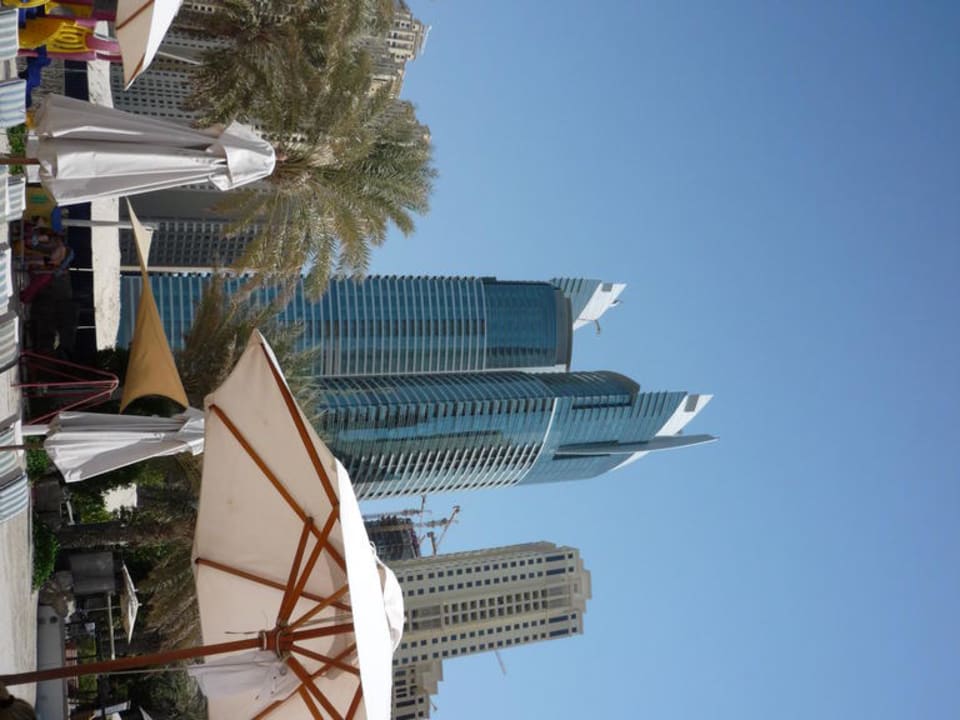 Umgebung am Strand des Hilton Jumeirah Beach Golden Sands Hotel Creek