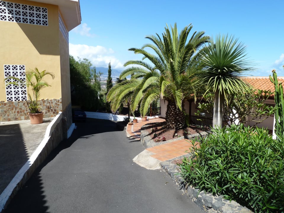 Einfahrt in das Gelände Residencial Rolando