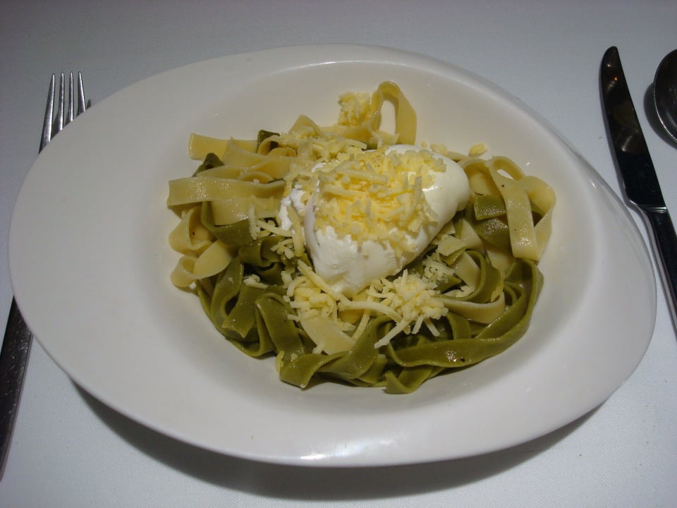 Nudeln mit pochiertem Ei The Agir Springs Hotel by MedPlaya