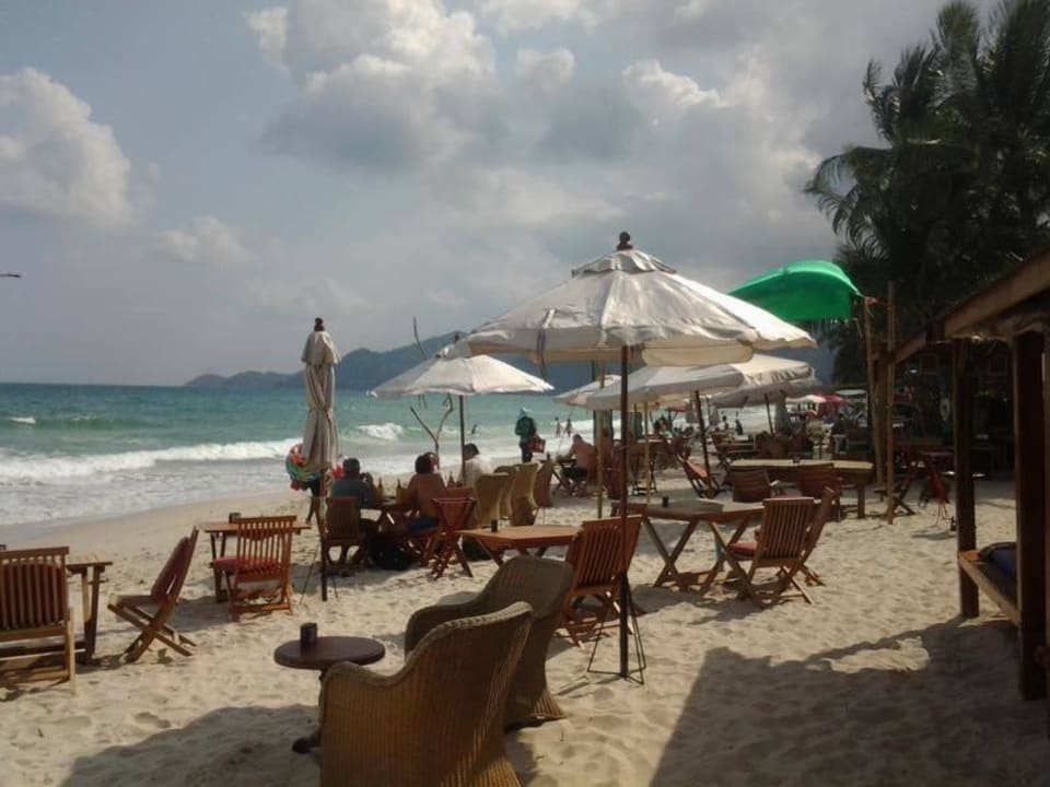 Bereit zum Mittagessen am Strand Banana Fan Sea Resort