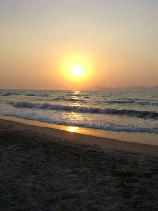 Sonnenuntergang Costa Angela Seaside Resort