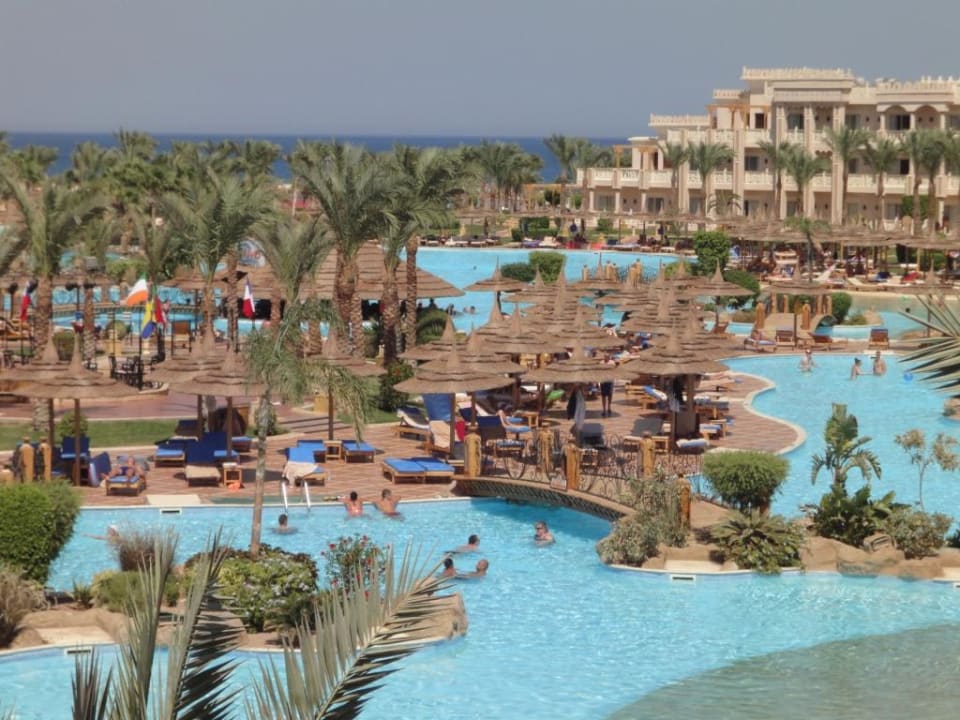 Wunderschöne Poolanlage hier mit Meerblick Pickalbatros Palace Resort