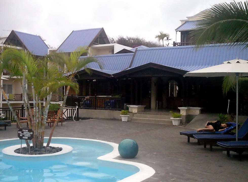 Innenhof und Pool Le Peninsula Bay Beach Resort & Spa