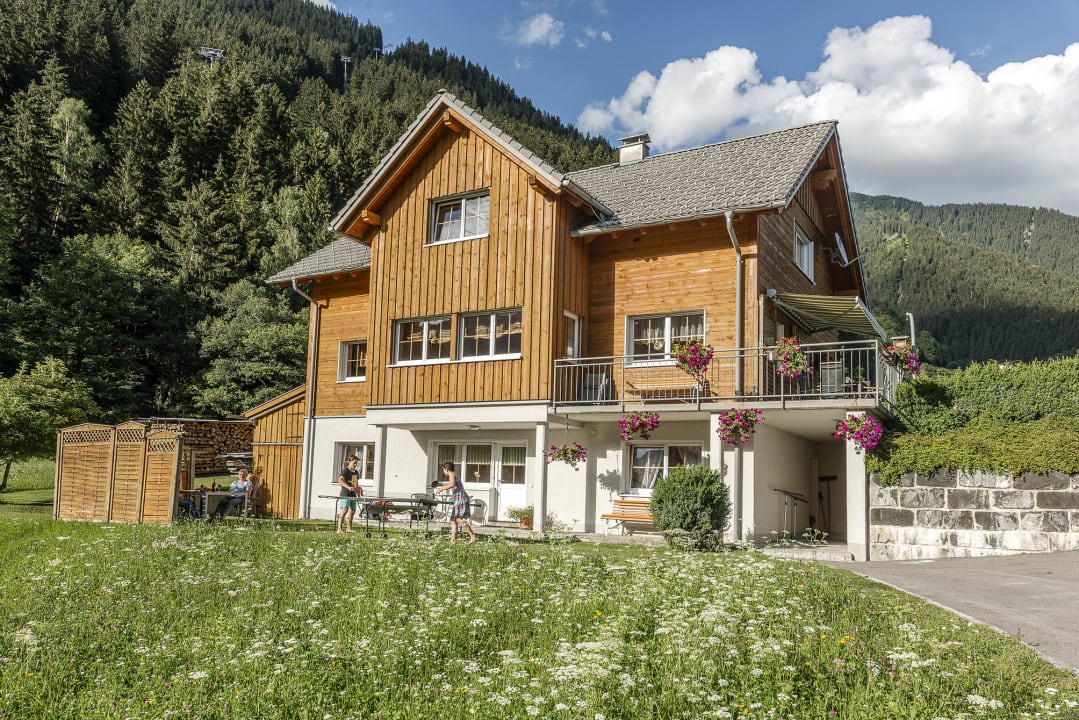 Außenansicht Haus Ambiatscha