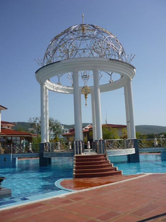 Poolanlage Helena Sands