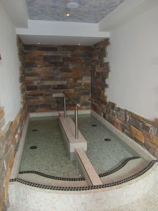 Kneippbecken in der Wellnessoase Hotel Dornauhof