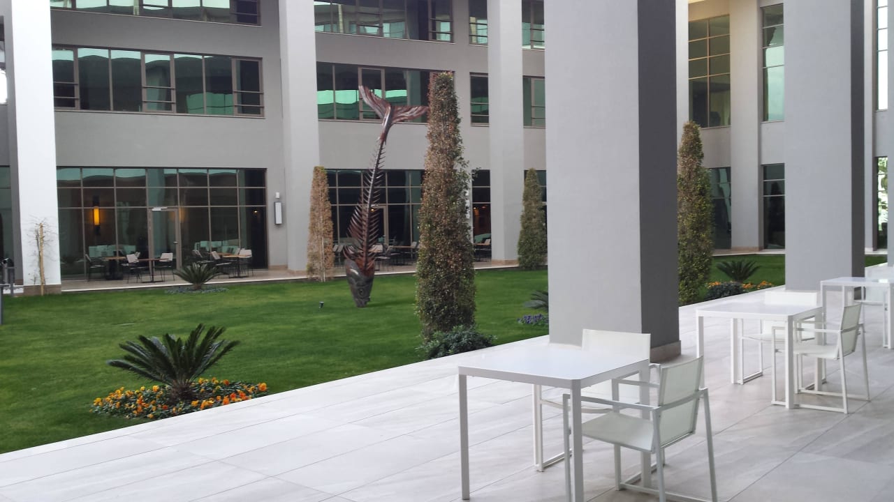 Innenhof Acanthus Cennet Barut Collection