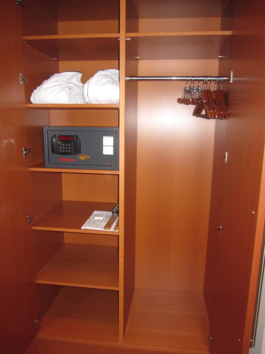 Schrank mit Safe ATLANTIC Hotel Wilhelmshaven