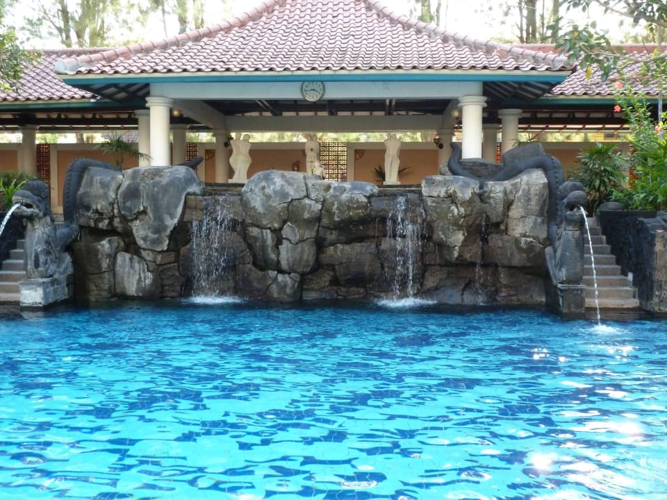 Pool Melia Purosani Yogyakarta