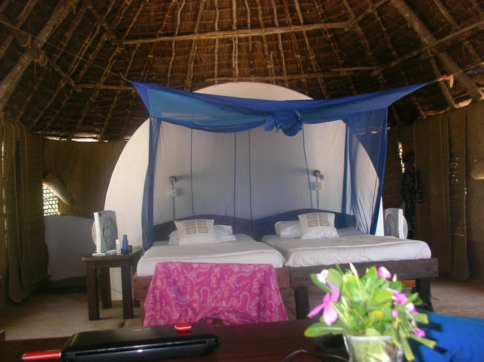 Innenansicht unserer Banda Emayani Beach Lodge