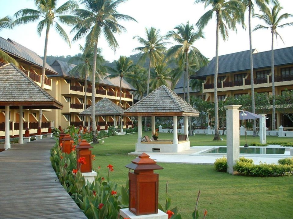 Gartenanlage mit Hotel Dinso Resort & Villas Ko Chang, Vignette Collection by IHG