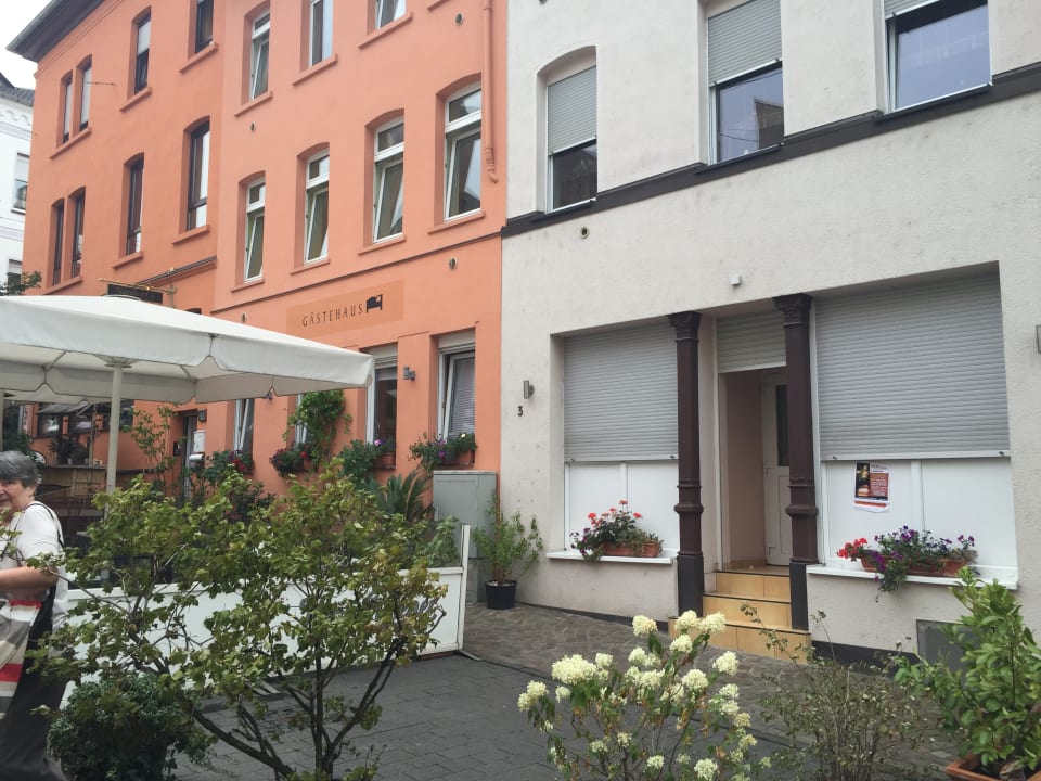 Außenansicht Neubert's - Gasthaus am Rhein