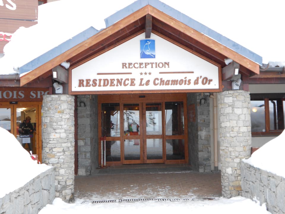 Центральный вход Residence Le Chamois d'Or