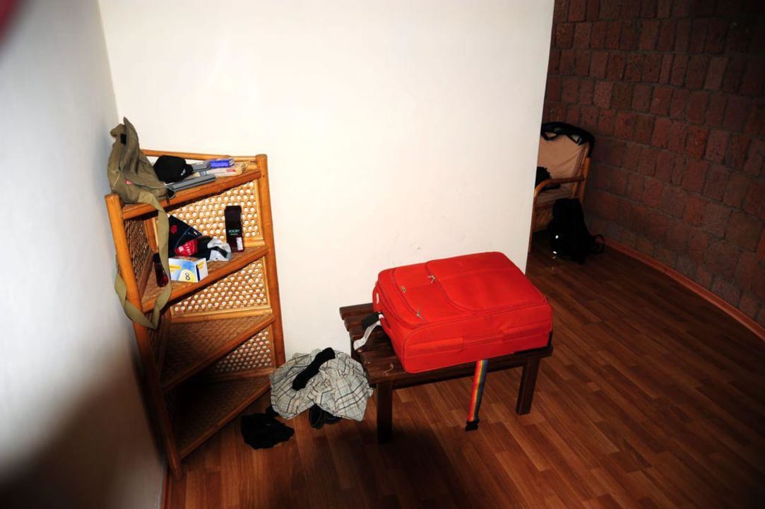 Kofferecke - leider ohne Schrank oder Ablagemöglic Tukul Village Hotel