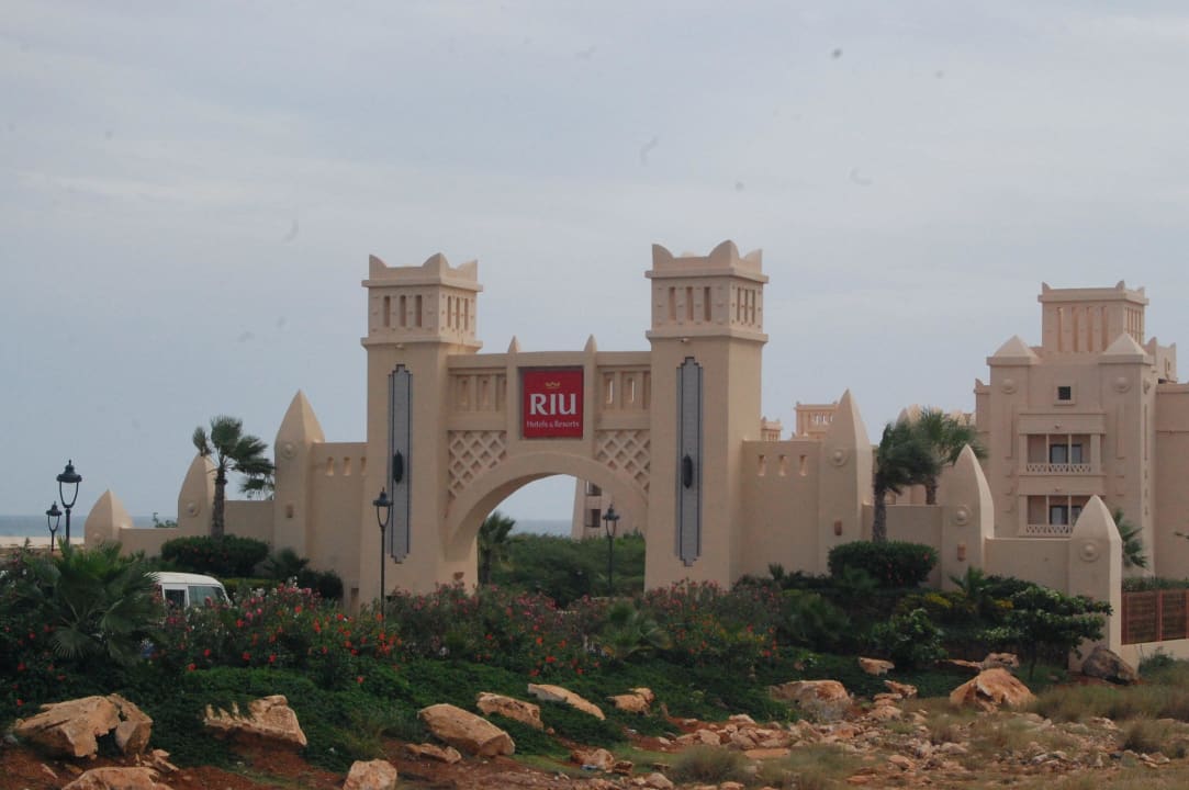 Hoteleinfahrt Hotel Riu Touareg