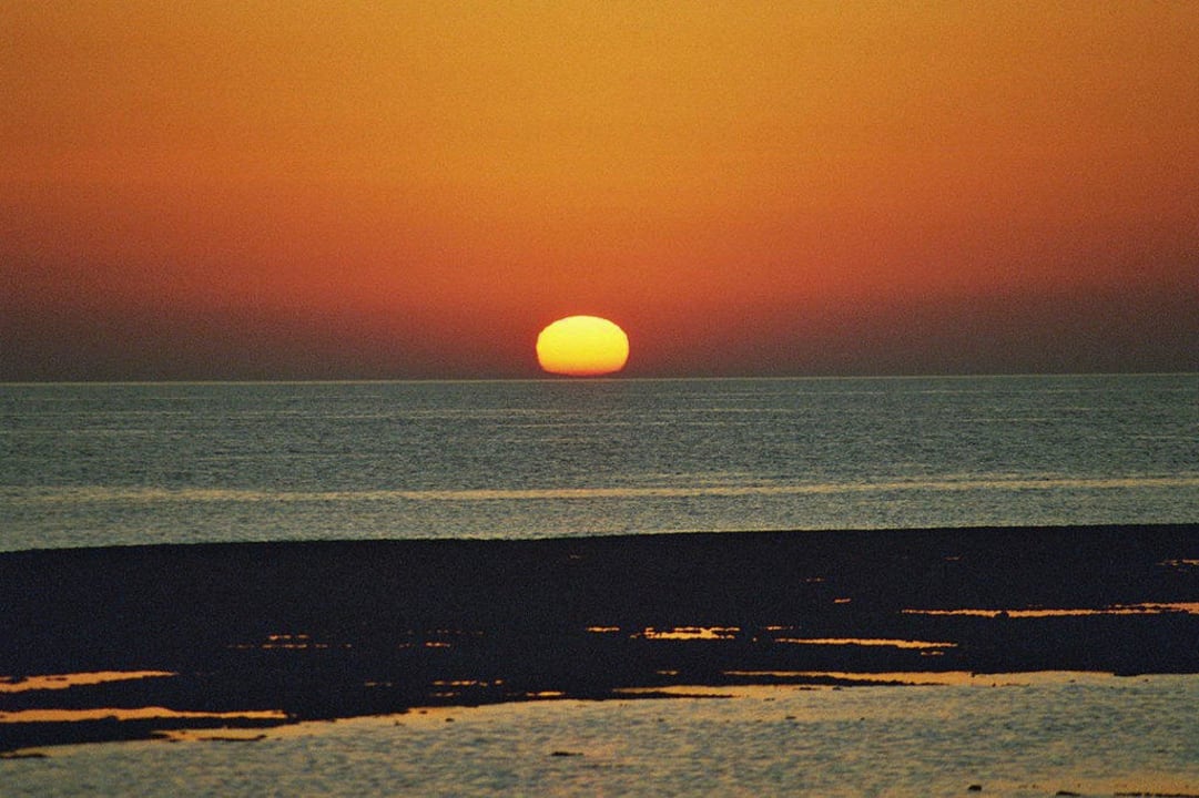Sonnenaufgang am Strand Radisson Blu Resort, El Quseir