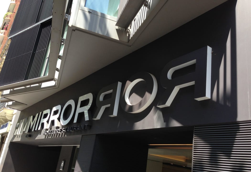 Eingangsbereich Hotel The Mirror Barcelona