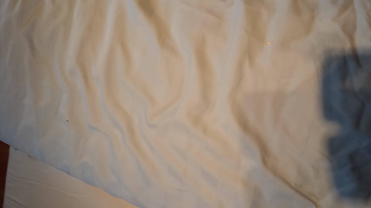 Löcher im Bettlacken Villa am Südpark Hotel & Café