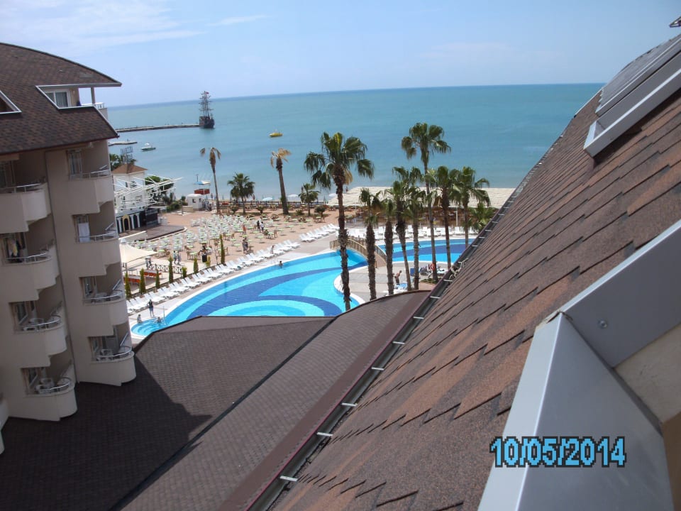 Blick aufs Meer und den neuen Pool Lonicera Resort & Spa Hotel