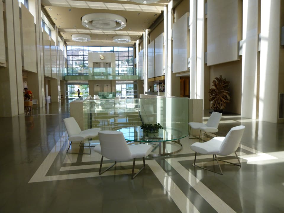 Eingang Avra Imperial Hotel