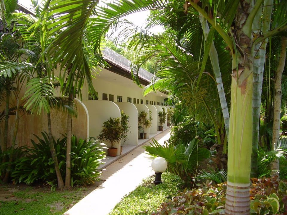 Hotelgebäude Deevana Patong Resort & Spa