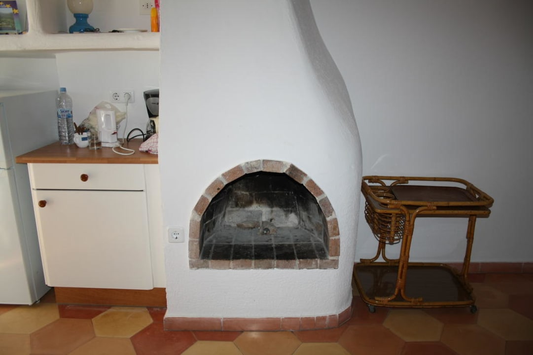 Kamin im Wohnzimmer Hotel Aldea Cala Fornells 2