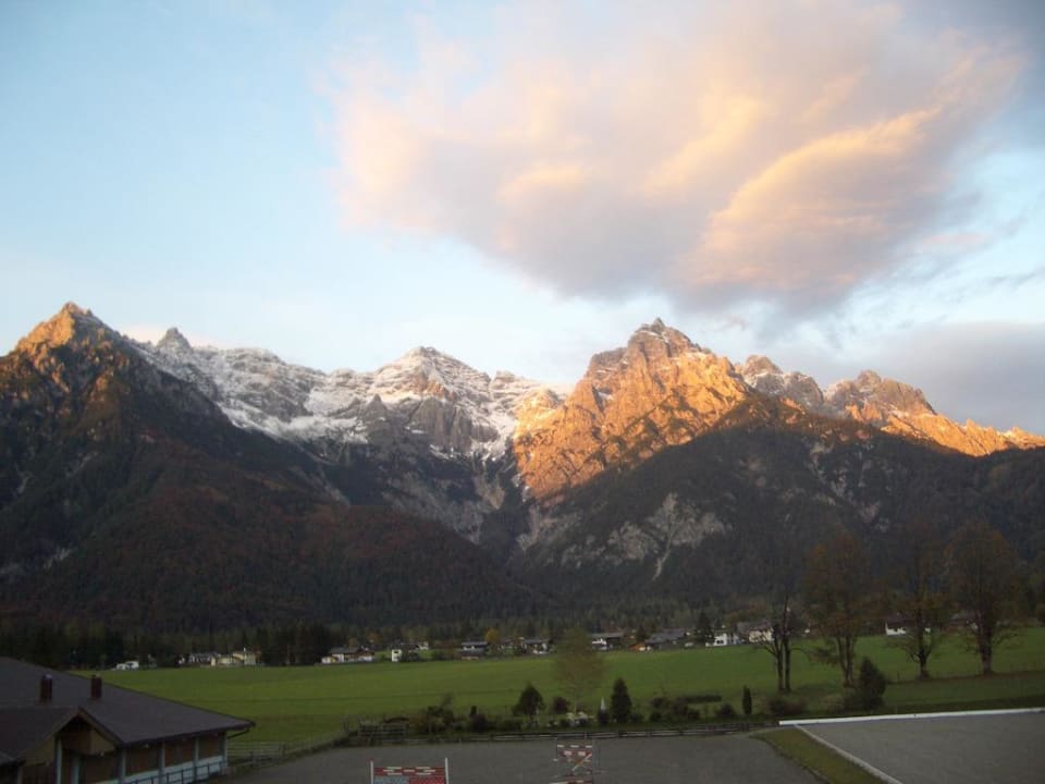 Berge im Sonnenuntergang / Ausblick Hotel Strasserwirt Reiterhof