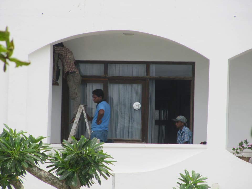 Reparatur der Klima Anlage Hotel Lanka Supercorals