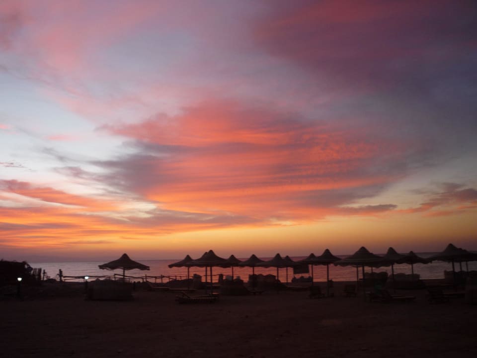 Sonnenaufgang am Strand Happy Life Village