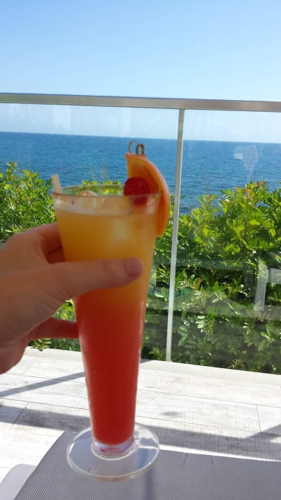 Cocktail von der Poolbar Hotel Riu Palace Meloneras