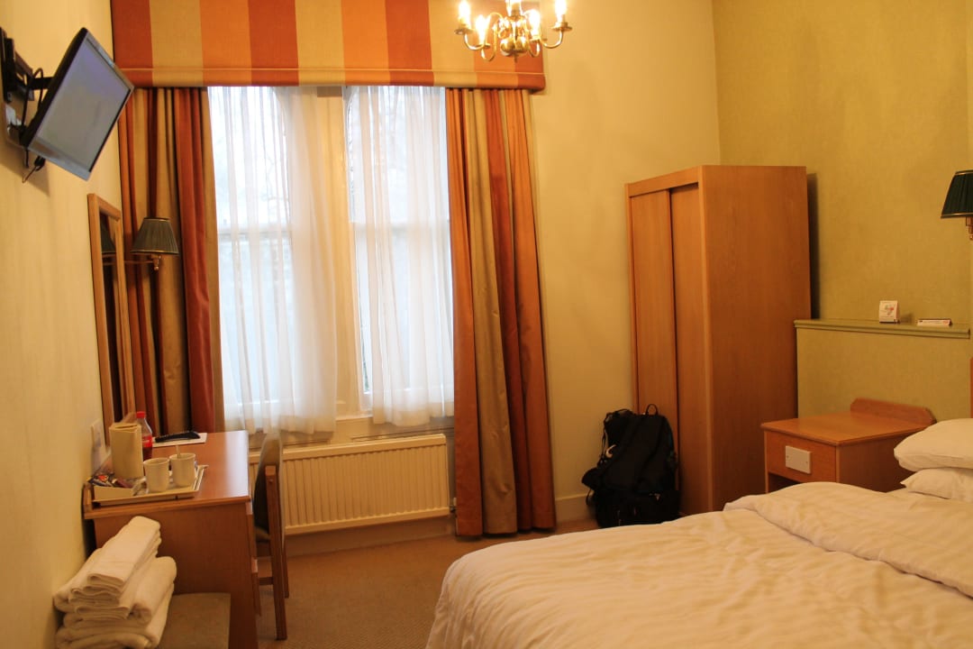 Geräumiges DZ, mit Wasserkocher, Tee undKaffee Phoenix Hotel