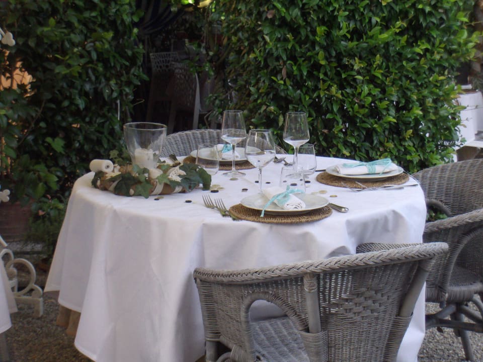 Schön gedeckter Tisch Hotel Fattoria Santa Lucia