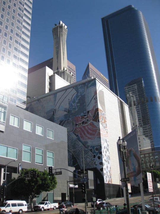 Die Gebäude neben den Hotel Hotel Millenium Biltmore