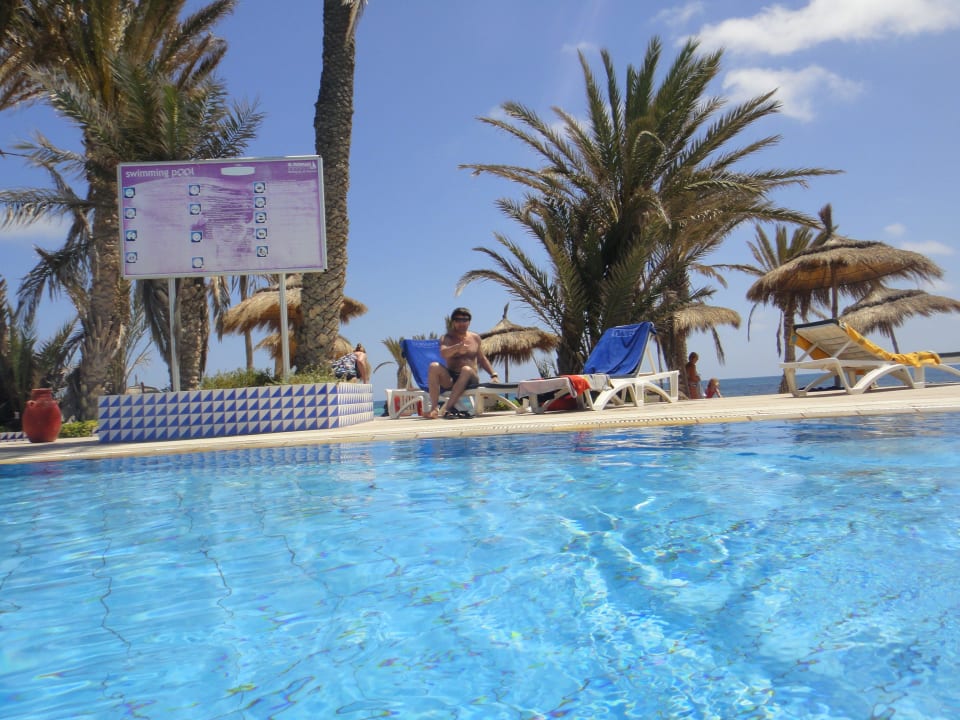 Aus dem Pool fotografiert Hotel El Mouradi Djerba Menzel