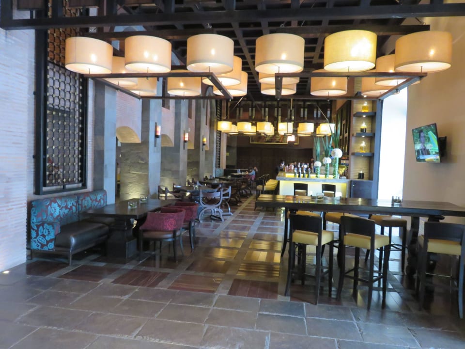 Halle mit Bar JW Marriott Hotel Cusco