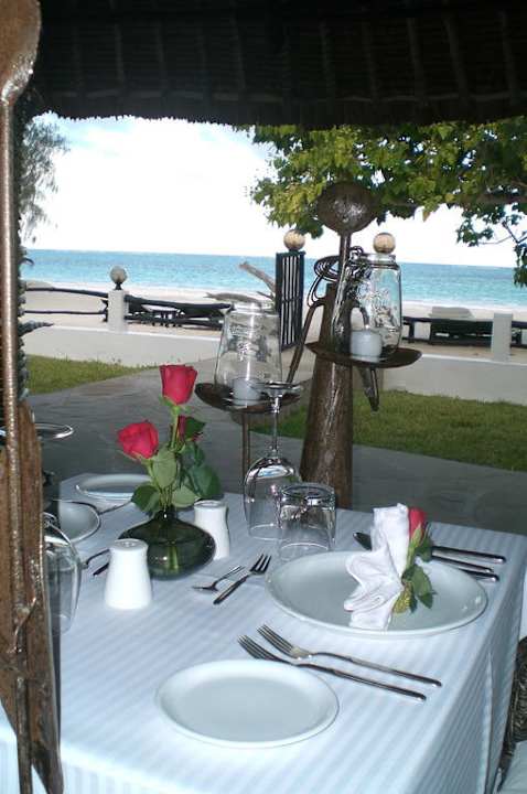 Abschlussessen auf unserer Veranda Hotel Karibuni Rafiki Beach Resort