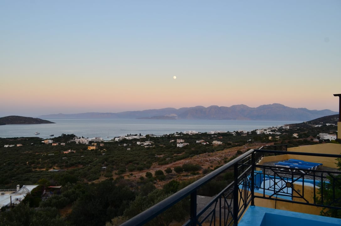 Privat-Pool am Abend Elounda Residence Resort & Waterpark