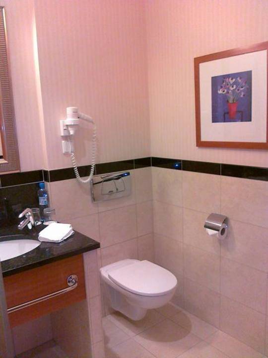 Łazienka Hotel Courtyard by Marriott Warsaw Airport