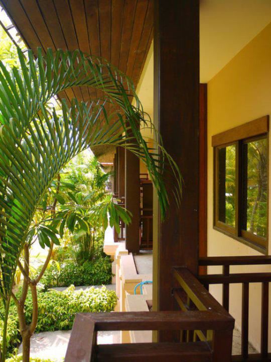 Blick auf Nachbarbalkone rechts The Andamania Beach Resort & Spa