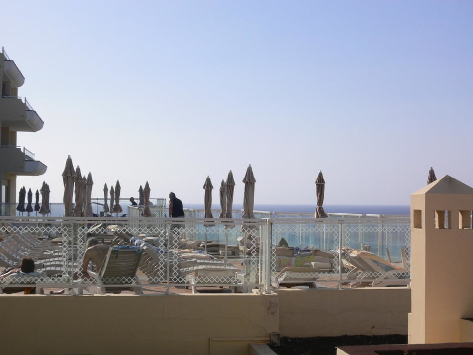 Morgens um 8,00Uhr  noch nichts los am Pool Hotel Riu Palace Jandia