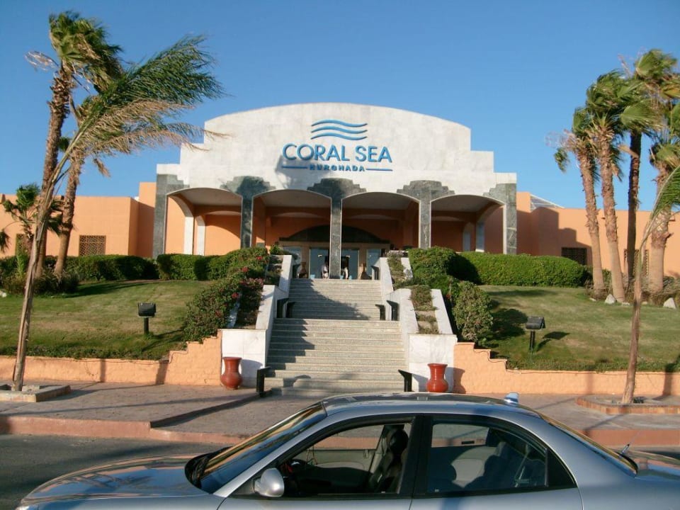 Eingang SUNRISE Crystal Bay Resort