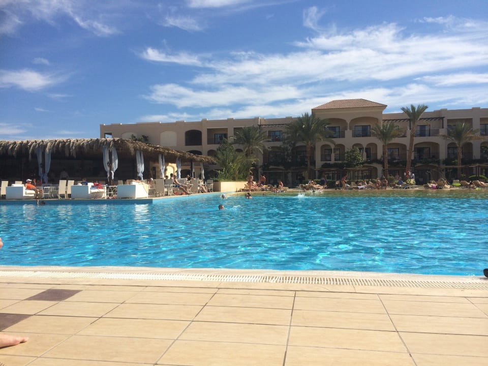 Animationspool mit Poolbar  JAZ Aquamarine Resort