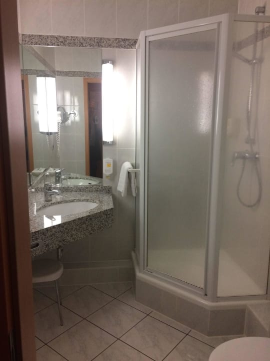 Bad mit Dusche Hotel Königshof