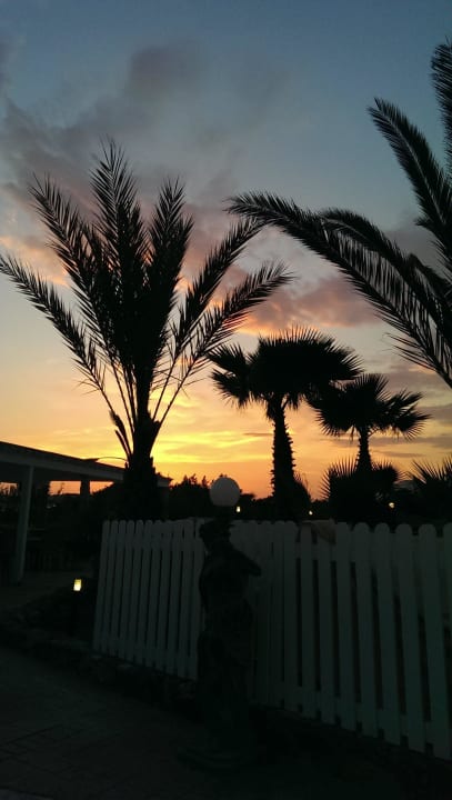 Weitläufige Anlage bis zum Sandstrand Sandy Beach Resort